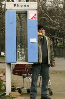 Homeless al telefono