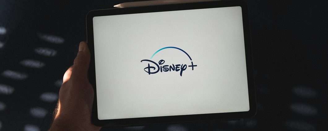 Quattro serie Disney+ da guardare in spiaggia questa estate