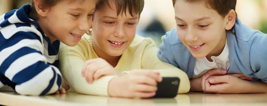 OS con verifica dell'età: minori più sicuri o nuove complicazioni?