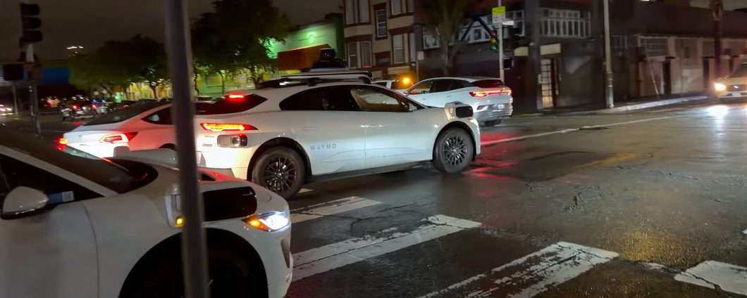 Blackout paralizza le self-driving car Waymo: KO a SF