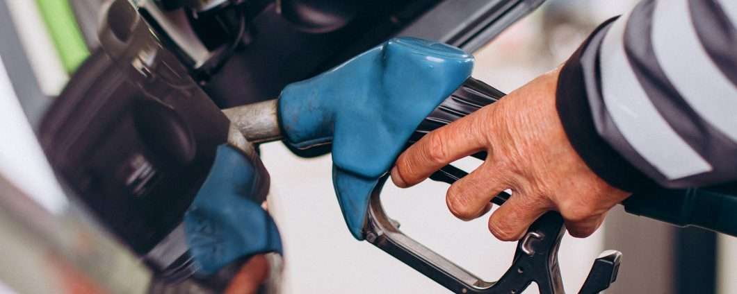 Prezzi di benzina e diesel alle stelle: prorogato il taglio delle accise