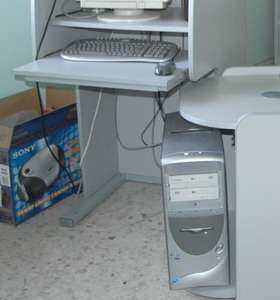 Dettaglio del Server di propriet&agrave; della Scuola: PC Assemblato P4 - 1024MB RAM - Disco EIDE