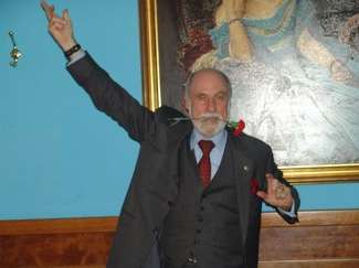 Vint Cerf in una posa inconsueta