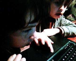 UE: la protezione dei minori vale 55 milioni di euro Computer Kids - edenpictures