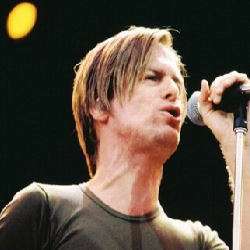 Bryan Adams: solo fan site autorizzati il celebre rocker