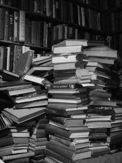 Google, il futuro del libro è una denuncia books in a stack (a stack of books) - austinevan