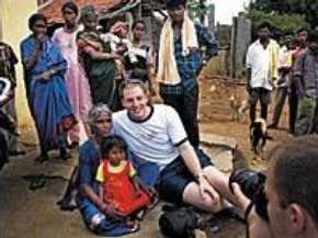 Un giovane APM in un villaggio indiano