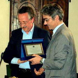 Marco Calamari del PWS premia Maurizio Turco - Eroe della privacy per i Big Brother Awards