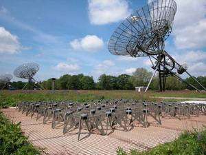 Il LOFAR europeo per scrutare i cieli - Antenne a parabola e a terra, a pannello