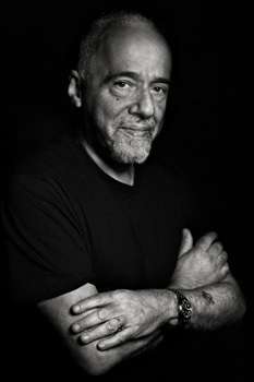 Lo scrittore brasiliano Paulo Coelho