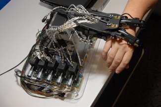 Un prototipo di braccio robotico presentato da Intel
