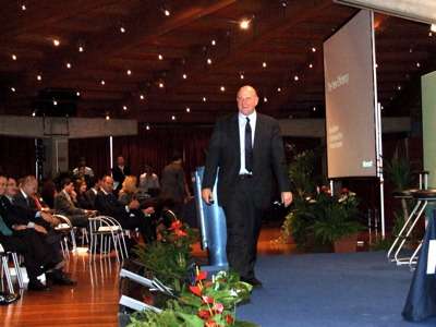Steve Ballmer parla alla platea Milanese