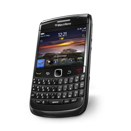Il BlackBerry Bold 9780 presenta una tastiera QWERTY completa e l'OS 6. Il suo carattere è business, ma con un occhio di riguardo alla multimedialità