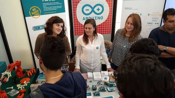 La versione di Arduino SRL lo stand arduino srl a maker faire 2015