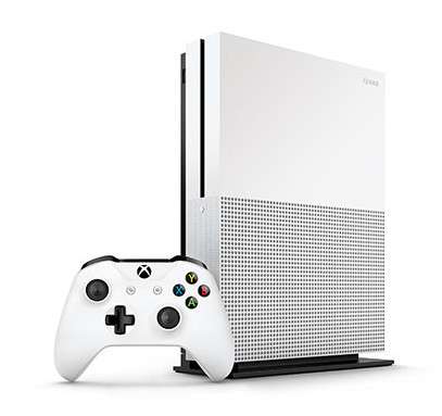 La nuova Xbox One S, nel suo bianco candore