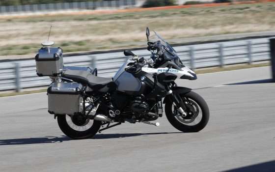 La moto self-driving di BMW che non cade mai