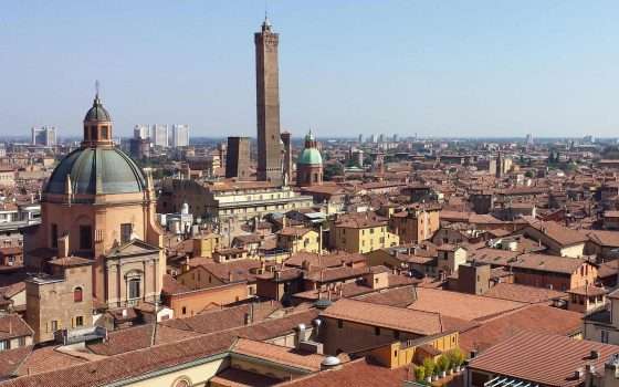 Il car sharing di Enjoy arriva a Bologna