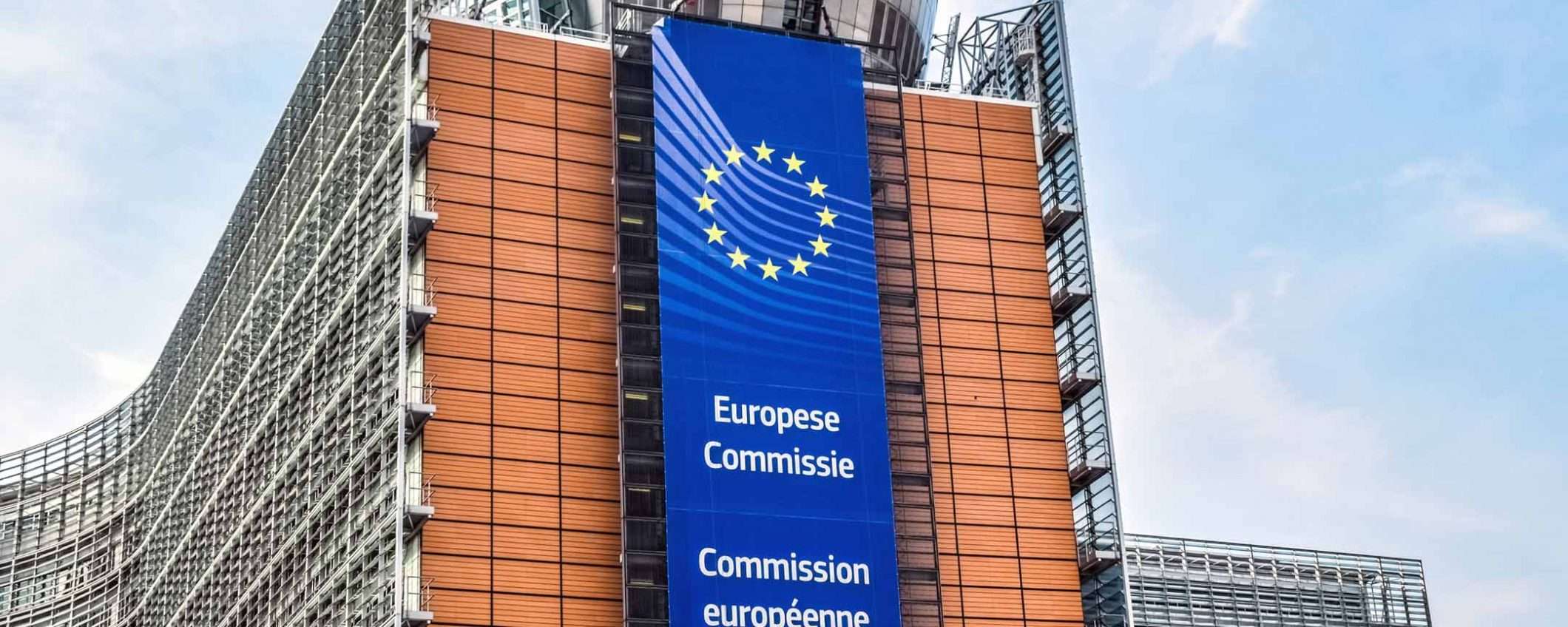 Commissione UE: la concorrenza nel mercato dell'IA generativa