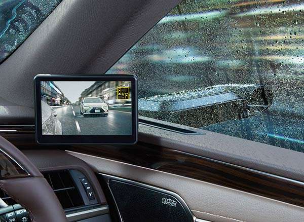 Nella nuova Lexus ES gli specchietti retrovisori sono sostituiti da videocamere e display
