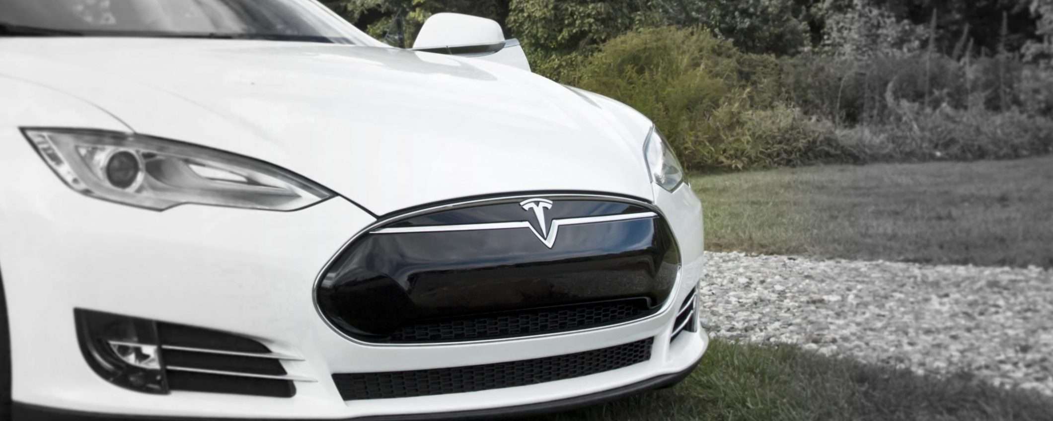 Tesla crolla in borsa a causa dei tweet di Musk