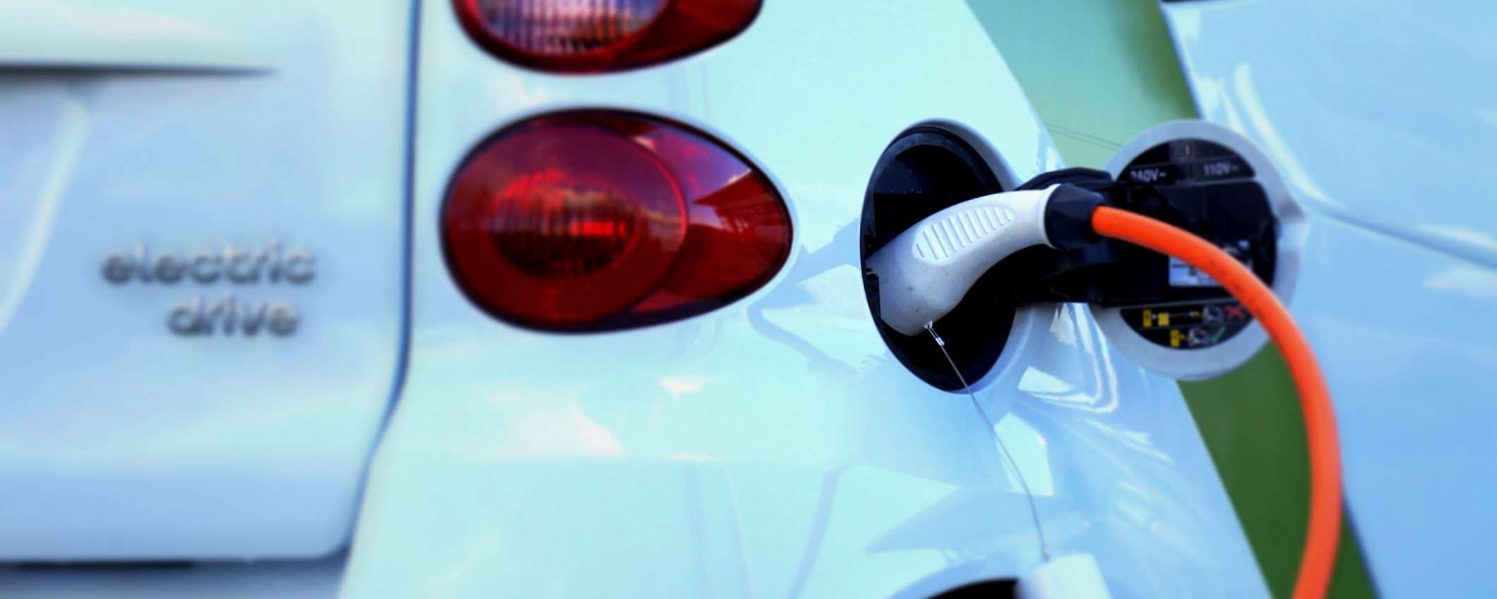 L'Europa vuole meno CO2 e più auto elettriche