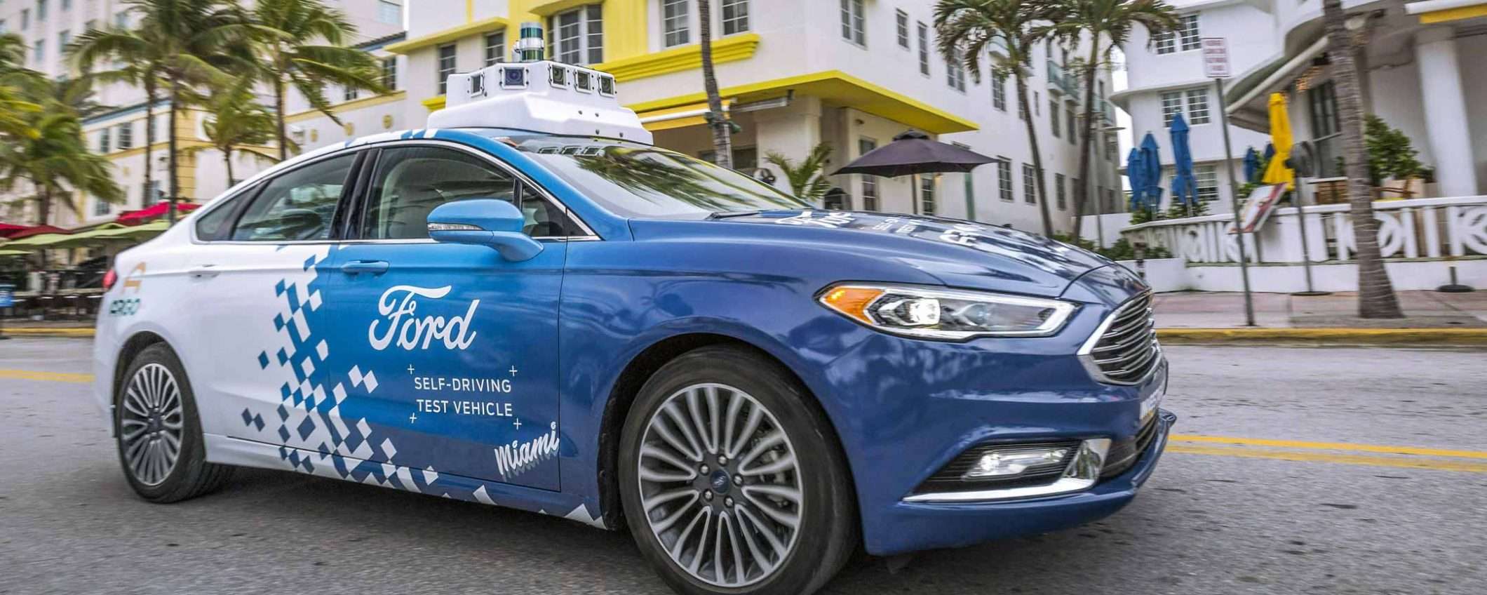Ford: la self-driving car si guida col telefono