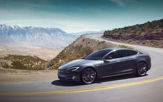 Smartphone e tablet per rubare una Tesla Model S