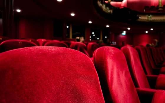 Film al cinema, poi in streaming: è anti-Netflix?