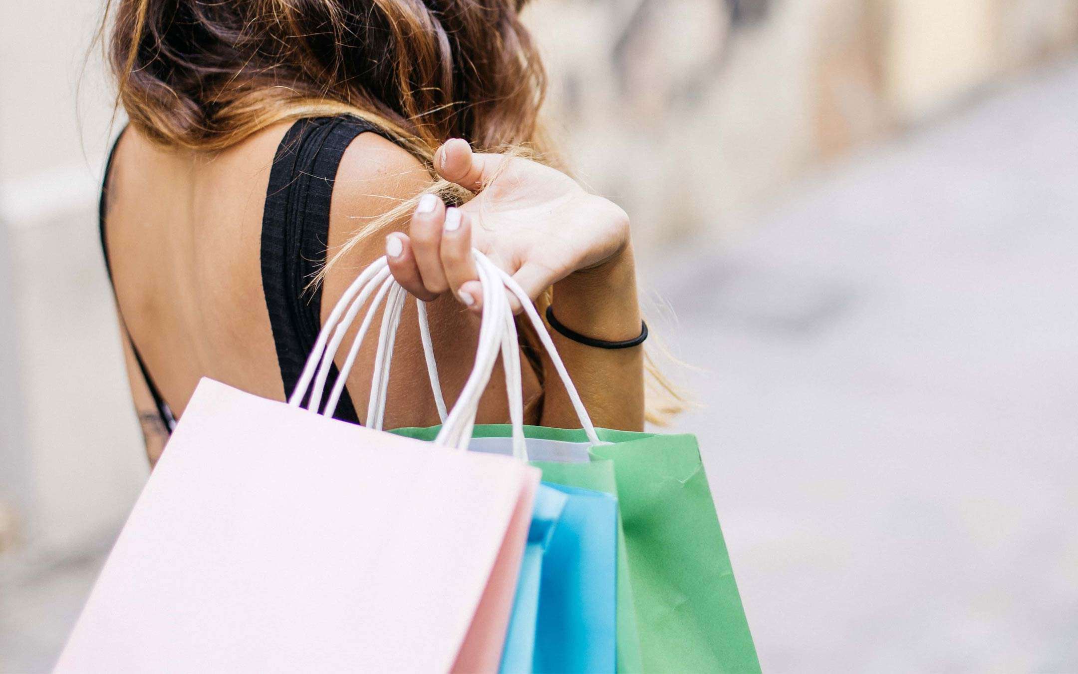 Offline cashback or online discounts? Shopping at the start