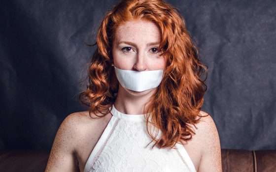 Facebook: una blacklist per moderare i commenti?