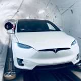 Nel tunnel di Boring Company a bordo di una Tesla