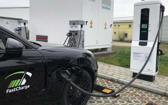 Porsche-BMW: ricarica auto elettriche ultraveloce