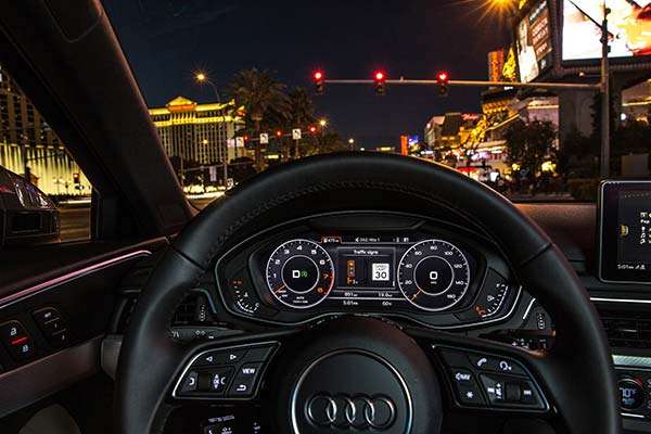 La tecnologia Traffic Light Information di Audi