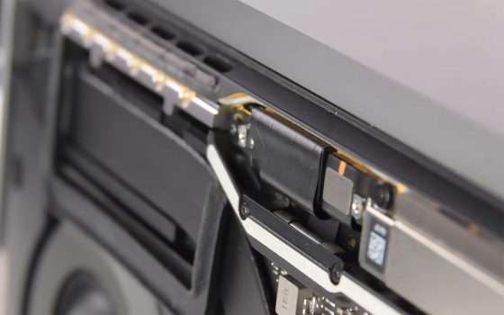 Apple ha risolto il Flexgate sui MacBook Pro 2018?