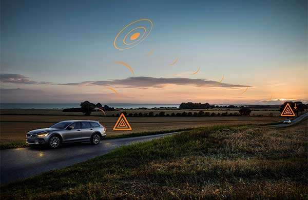 Volvo: le tecnologie Hazard Light Alert e Slippery Road Alert