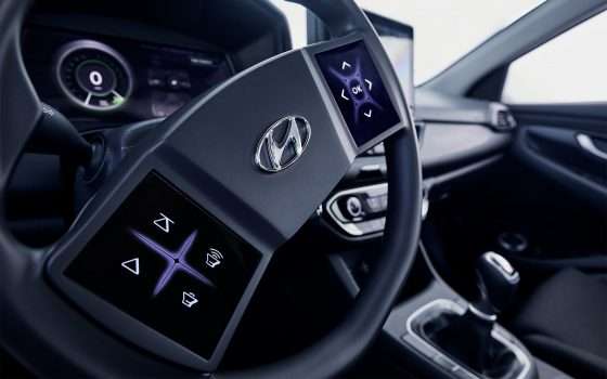 Hyundai mette il touchscreen sul volante