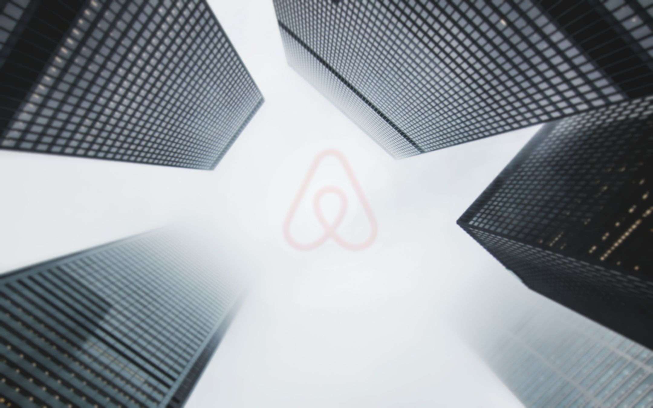 AirBNB like Twitter: when the intermediary slips away