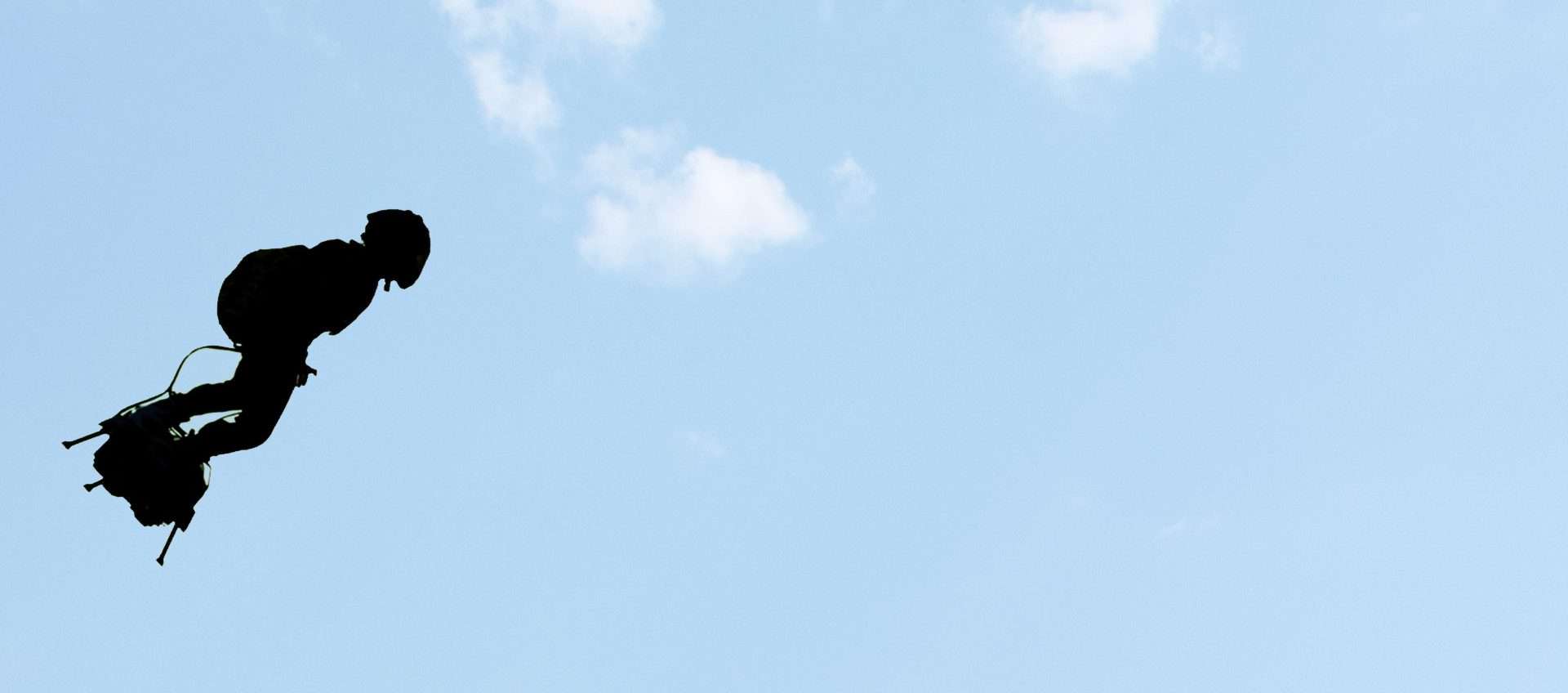 Attraversare la Manica in volo su un hoverboard