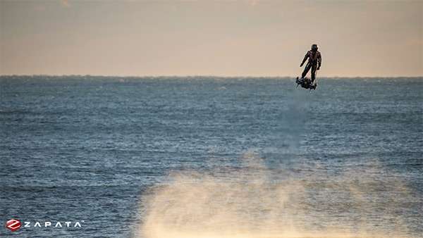 L'hoverboard Flyboard Air di Zapata Industries