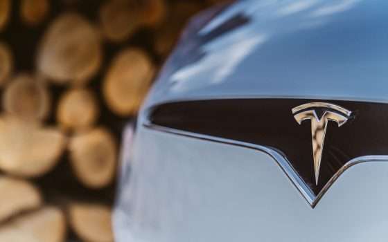 Compri Tesla, paghi in Bitcoin: da oggi è possibile