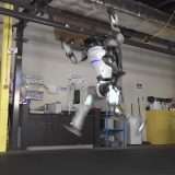 Boston Dynamics: Atlas fa parkour e Spot se ne va