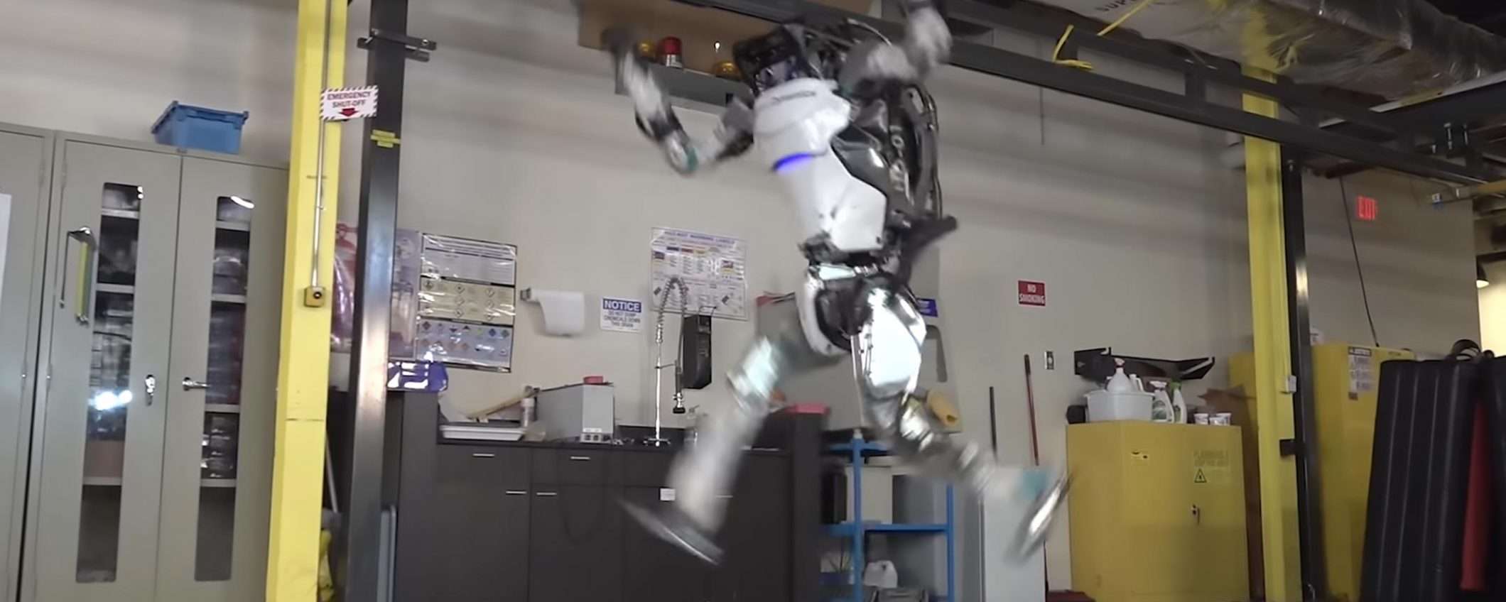 Boston Dynamics: Atlas fa parkour e Spot se ne va