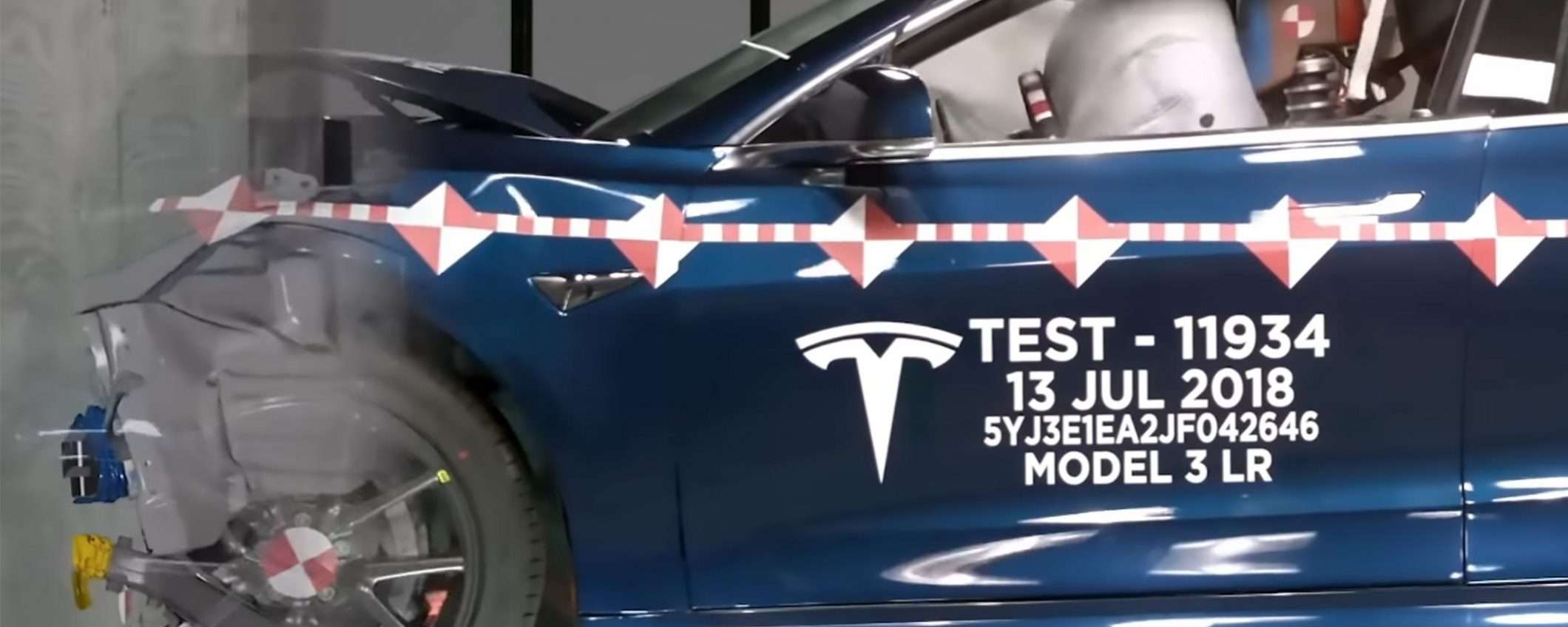 Tesla fa a pezzi le sue Model 3 nei crash test