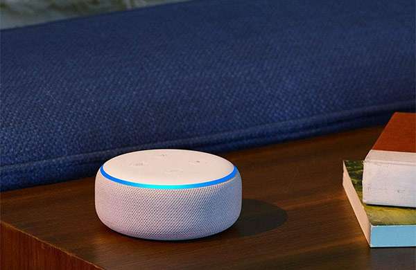 Lo smart speaker Amazon Echo Dot con Alexa