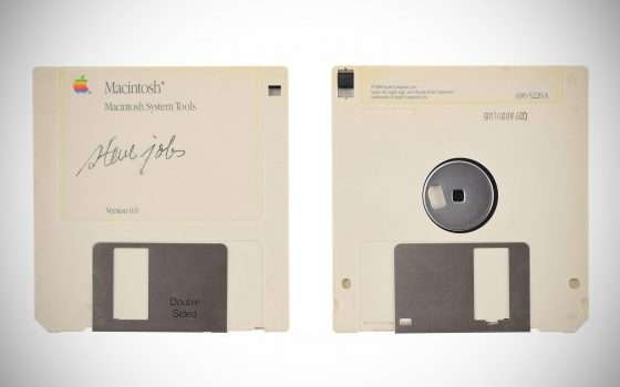 84000 dollari per il floppy firmato da Steve Jobs