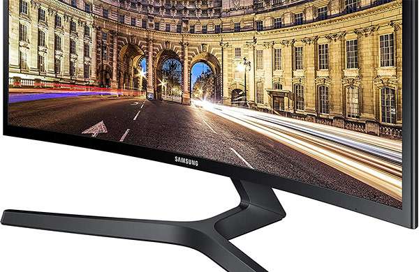 Il monitor Samsung C27F396 con display curvo Full HD da 27 pollici