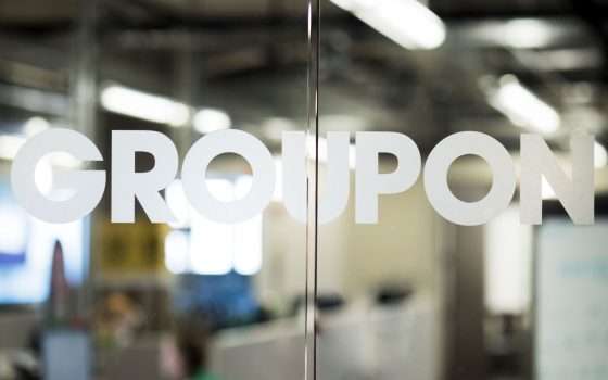 Groupon cambia pelle: basta prodotti in sconto