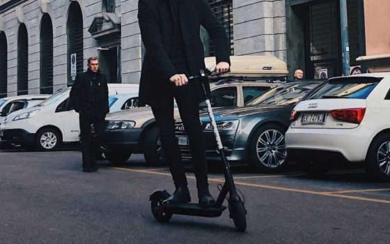 Solidarietà digitale: 25000 corse gratis su Helbiz