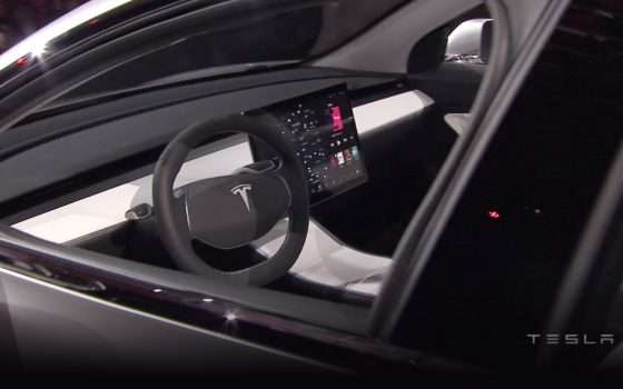 Tesla, usato un vecchio chip sulle nuove vetture Model 3