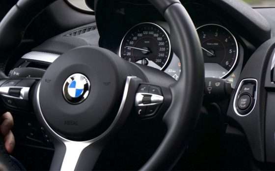 Il volante di BMW che si trasforma per le self-driving car